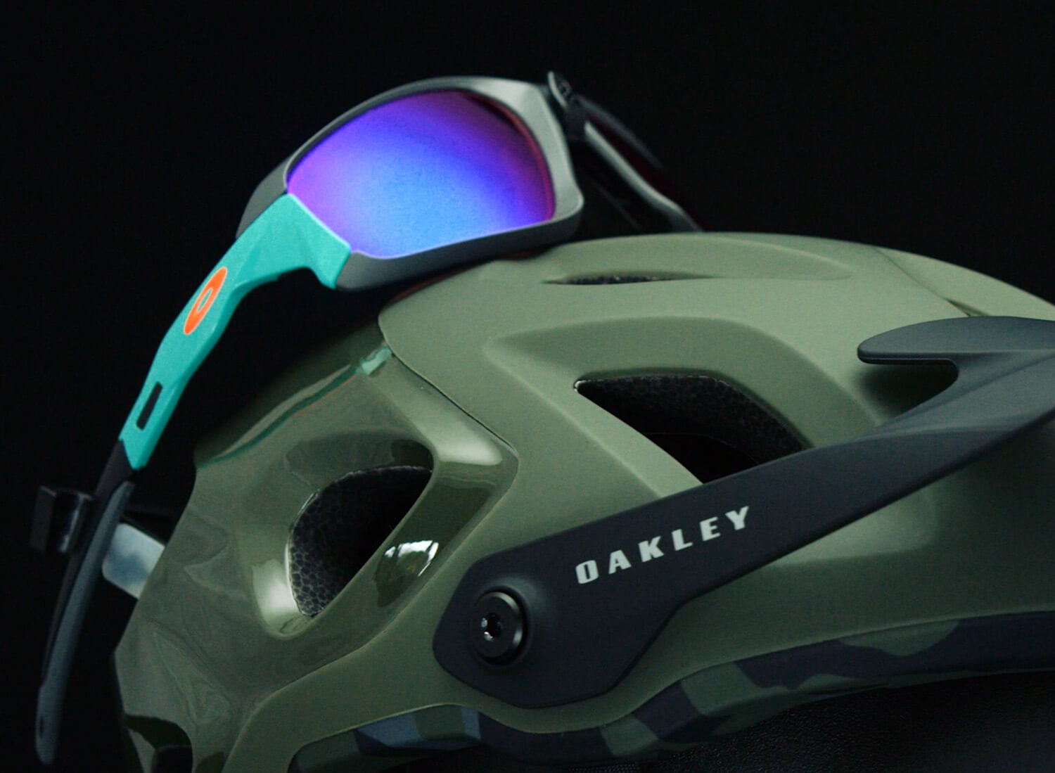 Oakley DRT5